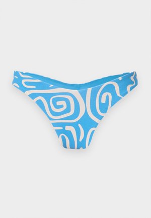 Parte inferior de bikini azul con patrones abstractos blancos de remolinos y líneas, exhibida plana sobre un fondo claro.