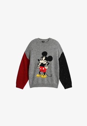 Maglione grigio lavorato a maglia con maniche rosse e nere. Presenta un design colorato di Topolino sul davanti. Tessuto testurizzato con screziature.