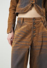 Jaded London BURNOUT JEANS - Široke nogavice - brown