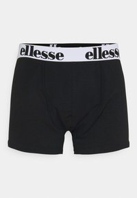 Svarta boxer-shorts med en vit elastisk midjeband som har logotypen "ellesse" i svart. Tyget ser mjukt ut med en figurnära design.