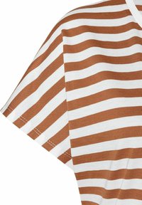 Braun-weißt gestreiftes T-Shirt mit Rundhalsausschnitt und kurzen Ärmeln, aus weichem, leichtem Stoff gefertigt. Verfügt über sichtbare Nähte.