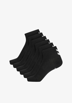 Schwarze Socken, Sechser-Pack, aus Baumwollmischung, gerippte Textur, mittlere Höhe, mit weißen Akzentstreifen am Bund, einfarbig.