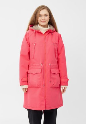 Parka rosa impermeabile con cappuccio foderato in pelliccia, chiusura con zip, due tasche anteriori e cordini in vita e sul cappuccio. Maniche lunghe.
