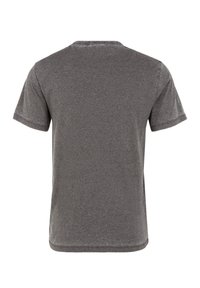 Grå kortærmet t-shirt lavet af blødt bomuldsblandingsstof. Har en klassisk rund halsudskæring og en afslappet pasform med syede kanter.