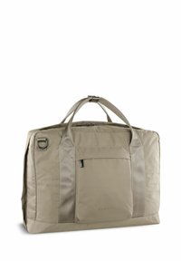 Bolsa de lona beige con dos asas superiores, cierre de cremallera, bolsillo delantero y un logotipo en la parte inferior. Textura suave, forma rectangular.