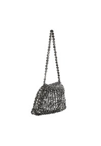 Borsa a mano nera con perline, dal design curvo, caratterizzata da un motivo intrecciato e una tracolla a catena. La superficie texturizzata con perle tonde aggiunge dettaglio.