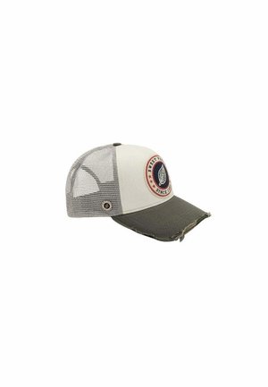 Casquette de camionneur beige et grise avec dos en maille, écusson rond avec une feuille et le texte "Sweet since 1983", et bord de visière usé.