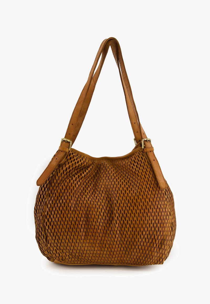 Tan læder håndtaske med perforeret design, glat tekstur og to robuste skulderremme. Guldfarvede metaldele forbedrer funktionaliteten.