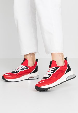 Sneakers - red