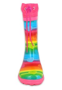 Kleurrijke, transparante rubberen regenlaars met een roze bovenkant, gekenmerkt door horizontale regenboogstrepen en hartpatronen in verschillende kleuren.