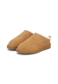 Papuci slip-on din suede de culoare maro deschis, cu o căptușeală pufoasă din blană albă. Au o talpă din cauciuc cu detalii ale logo-ului pe lateral.