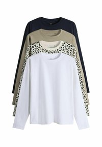 Štiri dolge majice s kratkimi rokavi na kupu. Barve: mornarsko modra, bež, bela in leopardski print na bež. Bombažni material. Oblika z okroglo ovratnikom.