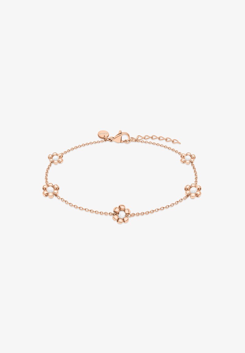 Bracelet chaîne en or rose avec cinq petits pendentifs en forme de fleur, chacun orné d'une perle blanche centrale imitant une perle et d'une fermeture à mousqueton.