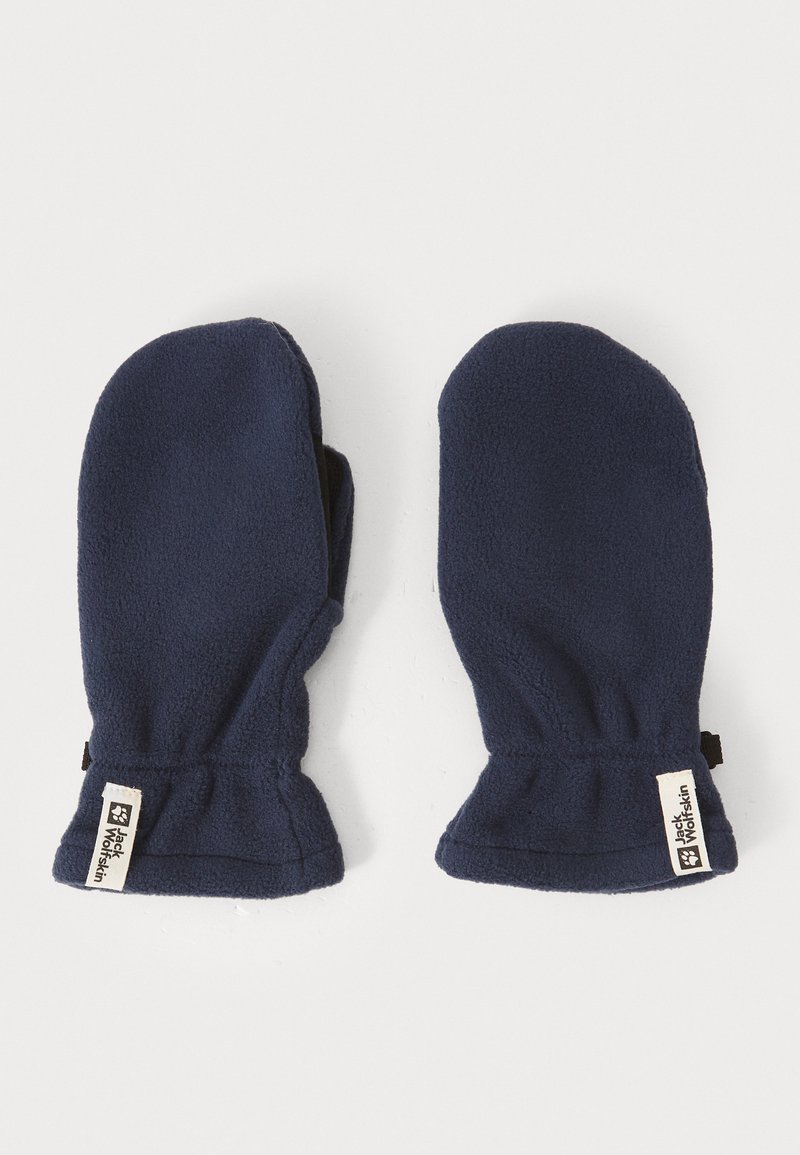 Sötétkék fleece kesztyű, puha textúrával, lekerekített formával és rugalmas mandzsettával. A csuklón márkázott címke található.
