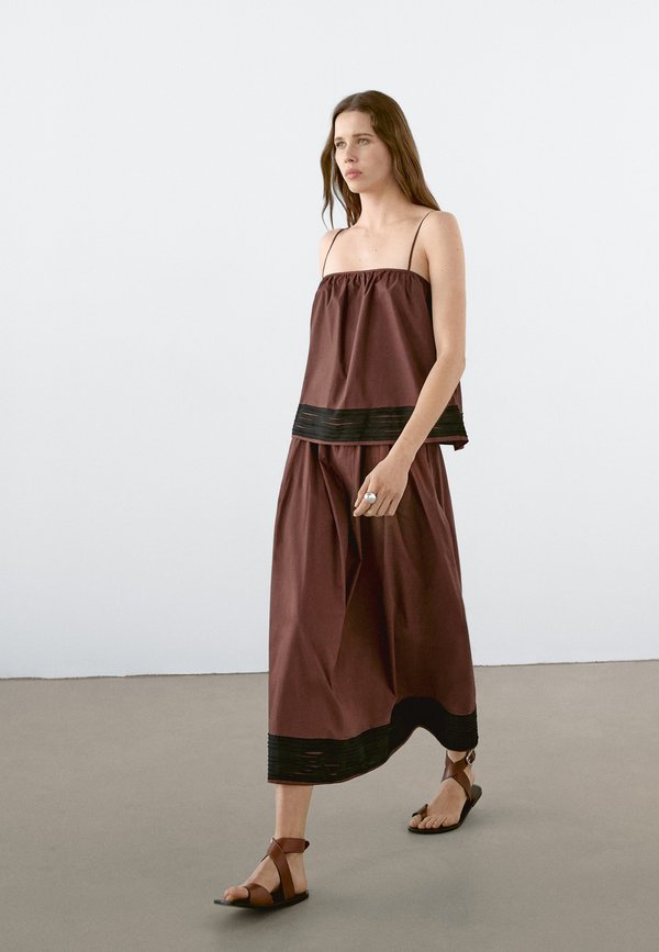 STRAPPY WITH RIBBON DETAILS - Top4