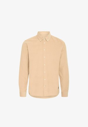 Béžová košeľa s dlhým rukávom, s golierom na gombíky, predným gombíkovým zapínaním a zaobleným lemom. Vyrobená z hladkej, ľahkej tkaniny.