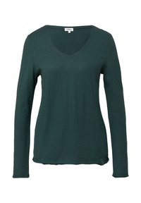 Maglietta da donna a maniche lunghe color verde scuro con scollatura a V, caratterizzata da una texture sottile e un piccolo etichetta di tessuto vicino all'orlo inferiore.