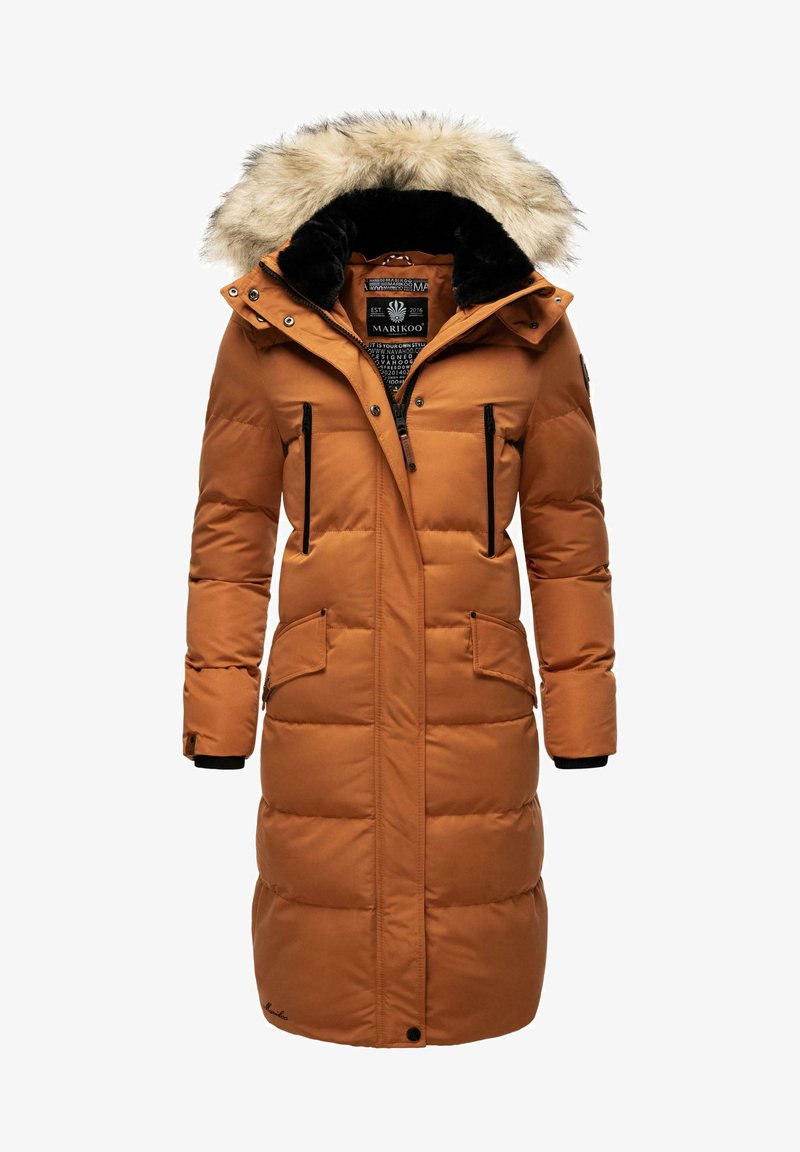 Braune Daunenjacke mit einem von Fell gefütterten Kapuzenschild, schwarzen Reißverschlussakzenten, vier Fronttaschen und gestepptem Muster, in knielanger Ausführung.