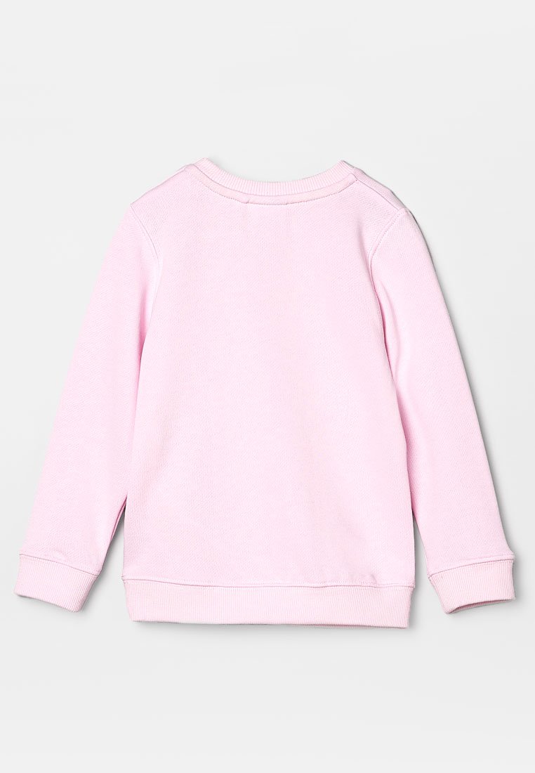 Sweatshirt rose clair avec manches longues, col et poignets côtelés. Tissu texturé sans motifs ni graphiques, présentant un design simple.