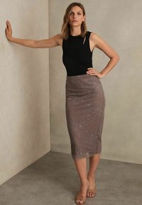 Reiss RITA  - Uska suknja - taupe brown