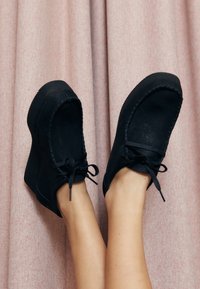 Clarks Originals WALLACRAFT  - Chaussures à lacets - black