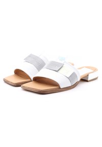 Donna Carolina Matalakantaiset pistokkaat - white