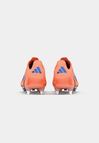 adidas Performance F50 ELITE SG - Pehme pinnase jalgpallisaapad - beam orange/lucid blue/footwear white