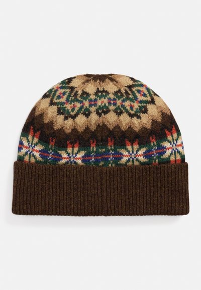 Pletená čepice v přírodních odstínech s vzorovanou špičkou v hnědé, béžové a zelené barvě. Má hnědý žebrovaný lemy a dekorativní designy.