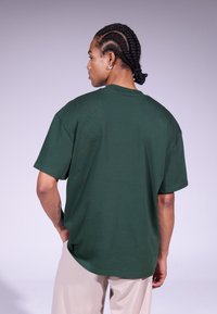 YOURTURN UNISEX BASIC OVERSIZED HEAVY T-SHIRT - Basic T-shirt - dark green