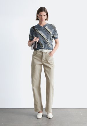 & OTHER STORIES & OTHER STORIES BARREL-LEG JEANS - Jean boyfriend - light khaki green