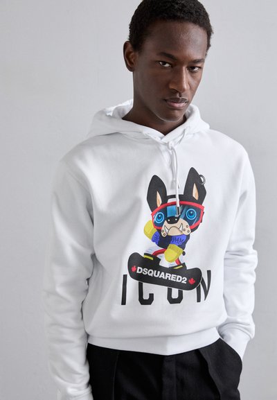 Weißer Kapuzenpullover mit einem bunten Grafiken eines Cartoon-Hundes in Sonnenbrille, mit dem fetten schwarzen Text "DSQUARED2 ICON" darunter.