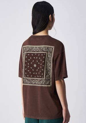 - T-shirt z nadrukiem