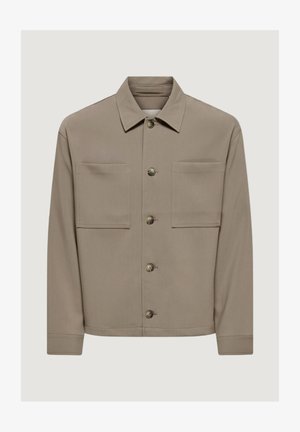 Beige langermet jakke med spiss krage, fem knapper foran og to store firkantede brystlommer.