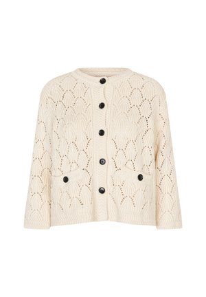 Cardigan lavorato a maglia color crema con bottoni neri sul davanti e su due tasche frontali, caratterizzato da un motivo a maglia aperta simile a foglie.
