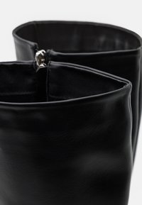 Thumbnail Image 6