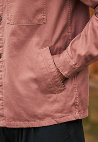 Next REGULAR FIT - Farmerdzseki - clay