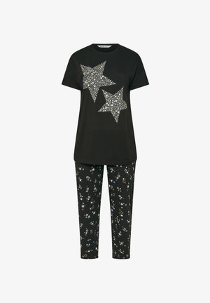 Sæt af sort bomulds loungewear bestående af en T-shirt med korte ærmer, der har to stjerneapplikationer, og sorte bukser med et stjernemønster i hvidt og guld.