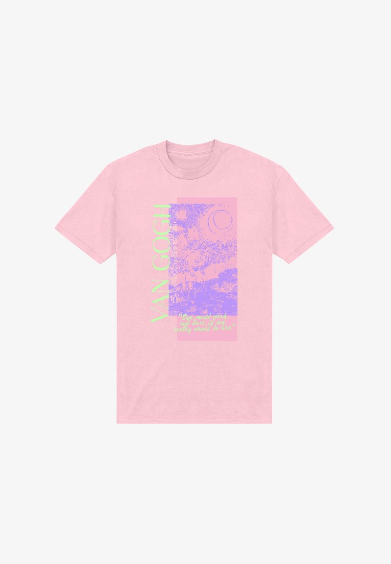 Světle růžové tričko z bavlny s grafickým designem Van Goghova umění v purpurové a zelené barvě, obsahující citát v hravém písmu.
