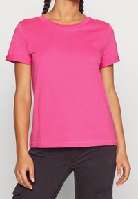 Vero Moda Petite Jednoduché tričko - pink