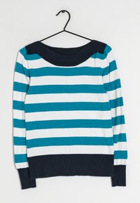 Maglione a righe con strisce orizzontali teal e bianche, scollatura ampia blu navy e polsini e orlo a costine.