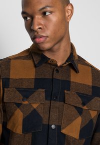 Blend Camisa - monk's robe