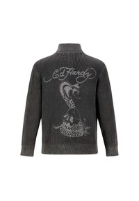 Dunkelgrauer Strickpullover mit hohem Kragen, der ein großes, komplexes Grafikdesign von einem Totenschädel und einer Schlange sowie den Text "Ed Hardy" auf dem Rücken zeigt.