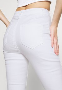 ONLY ONLBLUSH  - Calças de ganga de corte skinny - white