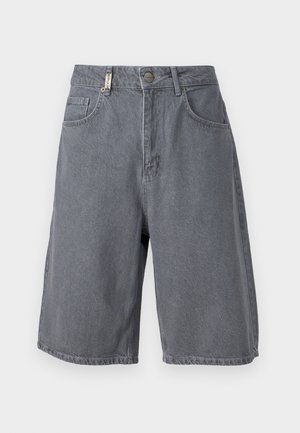 Grå denimshorts med en avslappet passform, med knapplukking, fem lommer og en lett falmet tekstur. Klassisk og allsidig design.