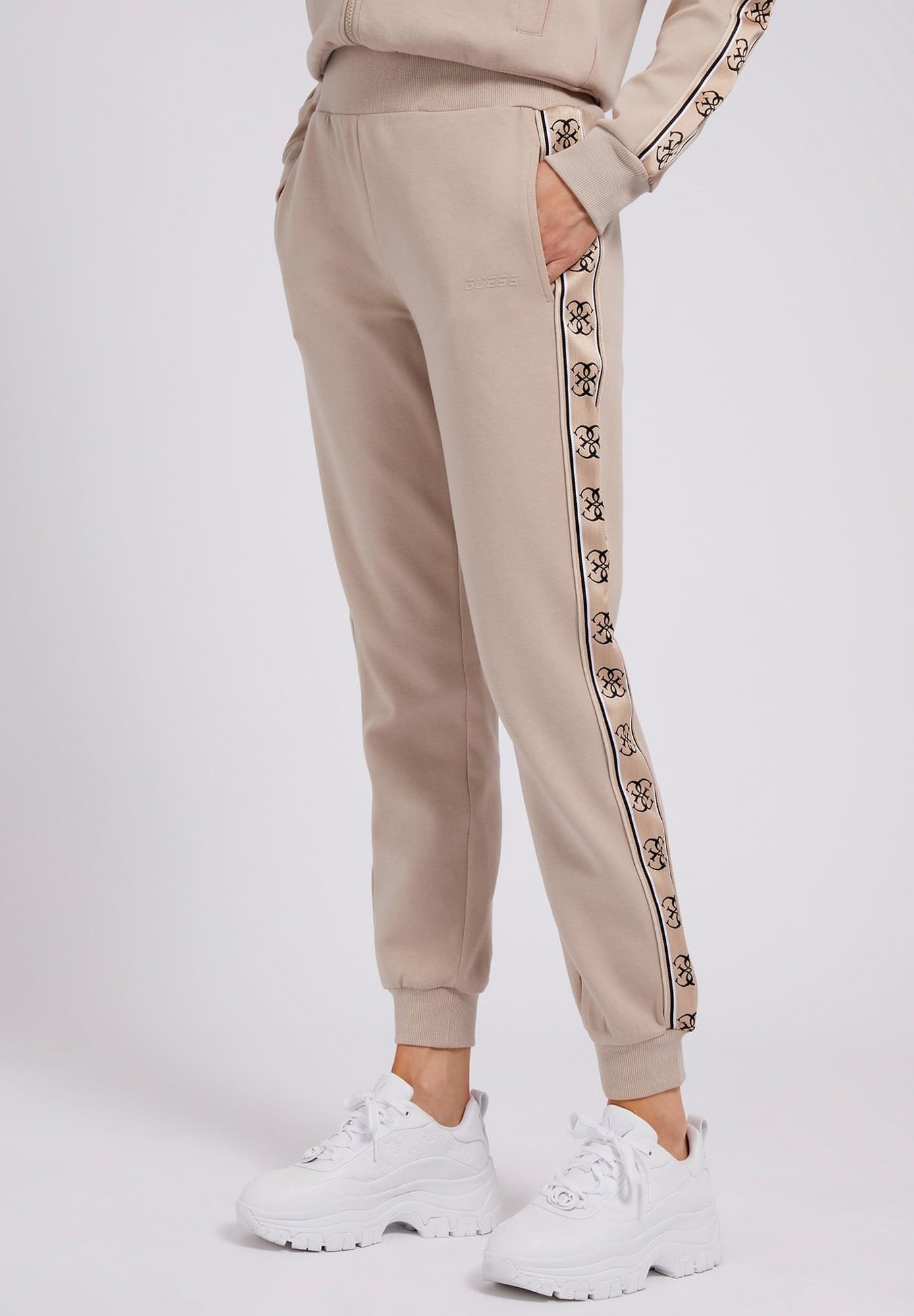Guess LOGO BAND - Pantaloni sportivi - beige - Zalando.it