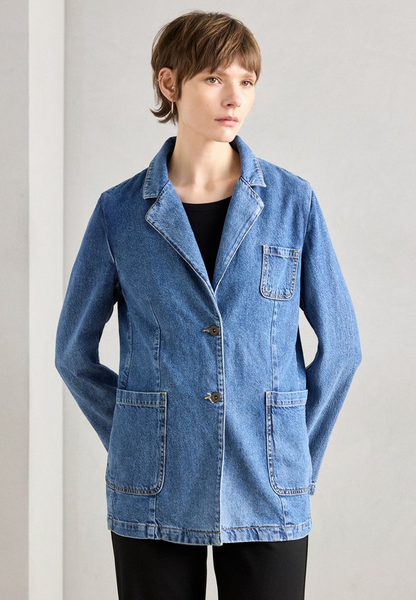 SHAPED FIT BUTTON CLOSURE PACHED POCKETS, NOTCH LAPEL - Denim jacket