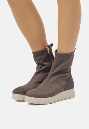 Botines de cuña - marron