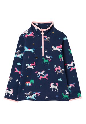 Marineblauwe kindertrui met roze bies en rits, met kleurrijke patronen van paarden, bomen, wolken, vogels en een klein huis.