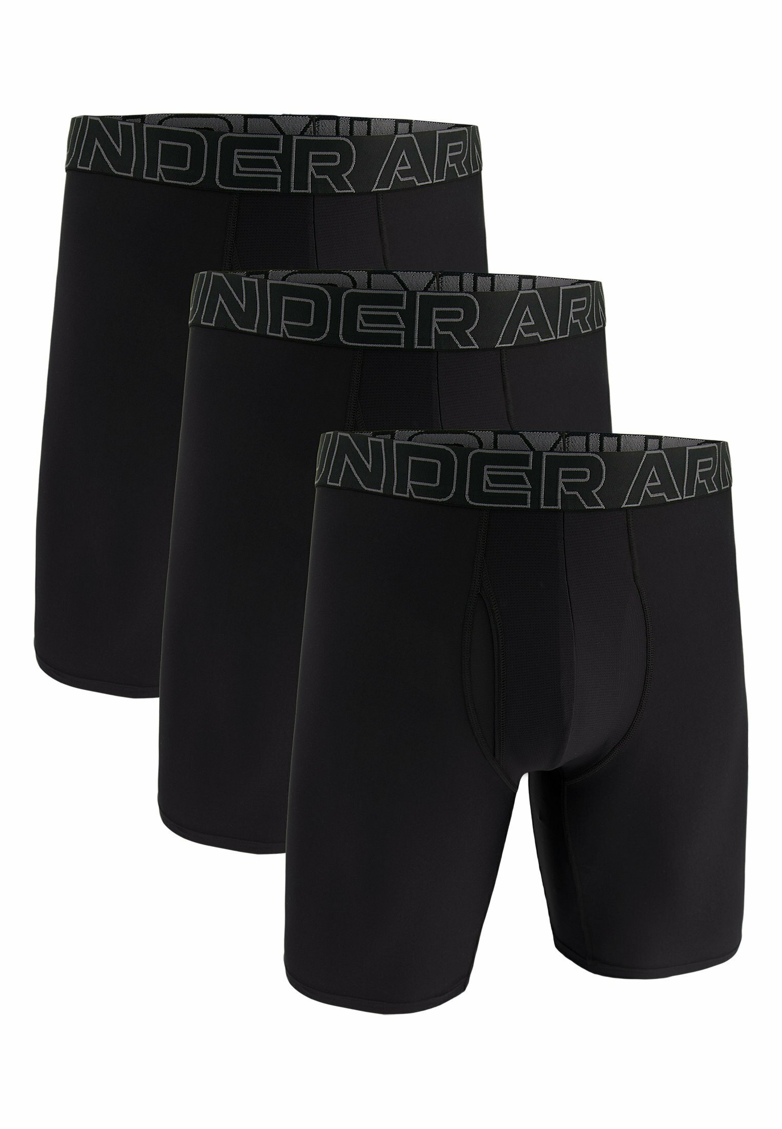 Sorte boxer briefs med en tætsiddende design, elastisk talje med "UNDER ARMOUR" branding, og glat, blødt stof. Pakke med tre par.