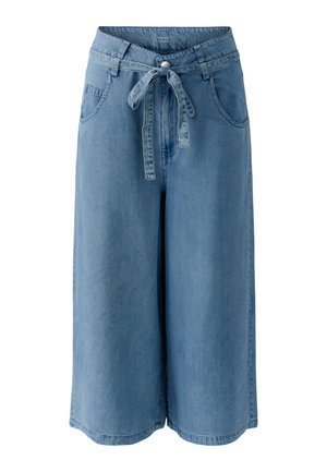 High-rise, wijde denim shorts met steekzakken aan de voorkant en een gestrikte riem in de taille, in lichtblauwe wassing.